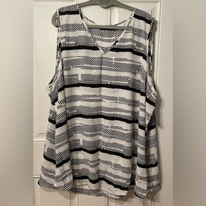 Apt 9 Black and White Alfina V-Neck Size 4x Women's Top - New With Tags